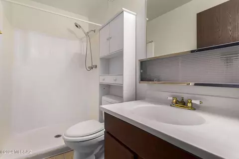 Bath - 7752 E Kenyon Dr, Tucson, AZ 85710 photo 1 of 2