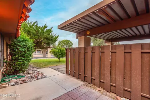 Exterior - 7752 E Kenyon Dr, Tucson, AZ 85710 photo 3 of 5