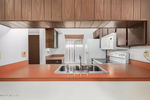 Kitchen - 7752 E Kenyon Dr, Tucson, AZ 85710 photo 1 of 3