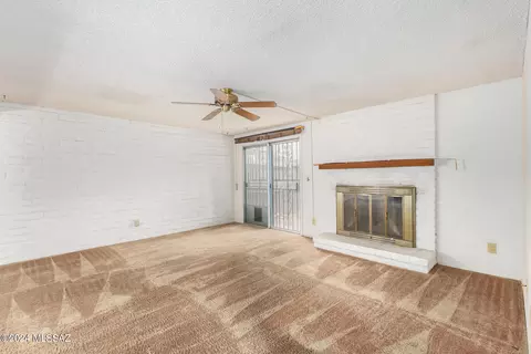 Living - 7752 E Kenyon Dr, Tucson, AZ 85710 photo 2 of 4