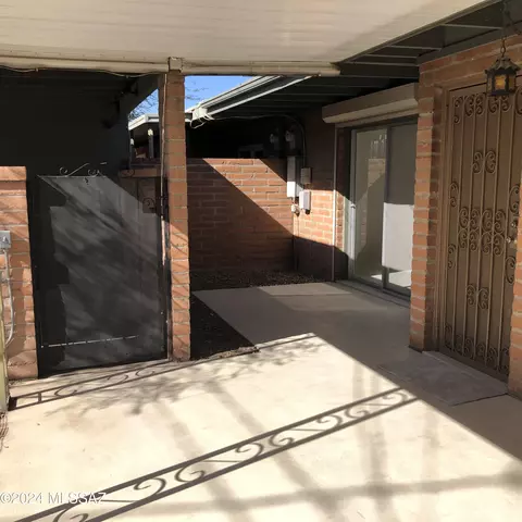 Exterior - 4452 E Fort Lowell Rd, Tucson, AZ 85712 photo 3 of 8
