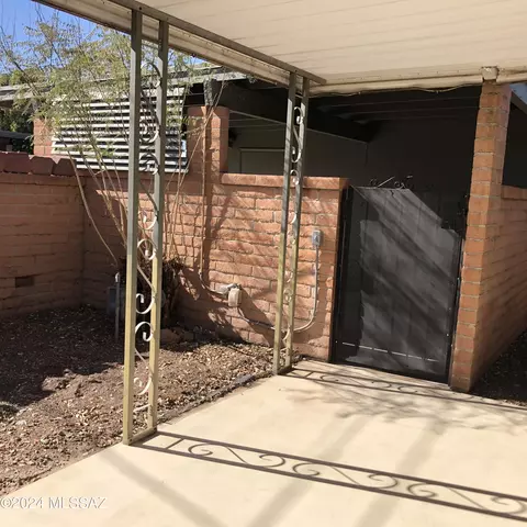 Exterior - 4452 E Fort Lowell Rd, Tucson, AZ 85712 photo 5 of 8