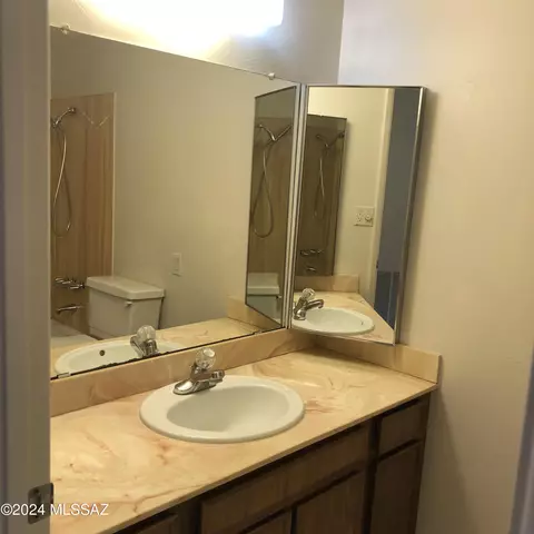 Bath - 4452 E Fort Lowell Rd, Tucson, AZ 85712 photo 4 of 5