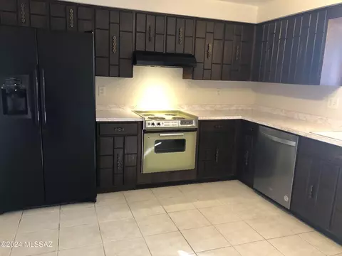 Kitchen - 4452 E Fort Lowell Rd, Tucson, AZ 85712 photo 3 of 4