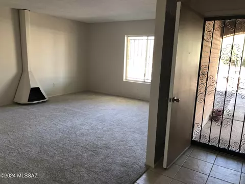 Living - 4452 E Fort Lowell Rd, Tucson, AZ 85712 photo 1 of 5