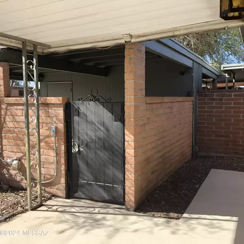 Exterior - 4452 E Fort Lowell Rd, Tucson, AZ 85712 photo 4 of 8