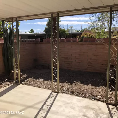 Exterior - 4452 E Fort Lowell Rd, Tucson, AZ 85712 photo 6 of 8