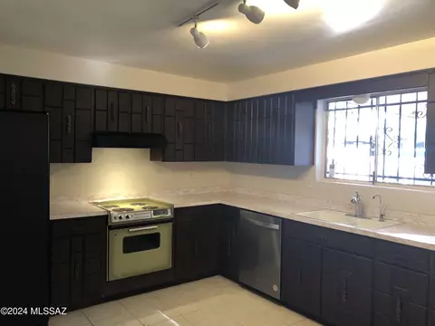 Kitchen - 4452 E Fort Lowell Rd, Tucson, AZ 85712 photo 4 of 4