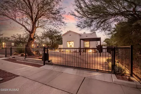 2203 E Hawthorne St, Tucson, AZ 85719
