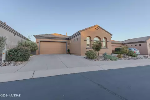 5471 S Pinkley Peak Dr, Green Valley, AZ 85622