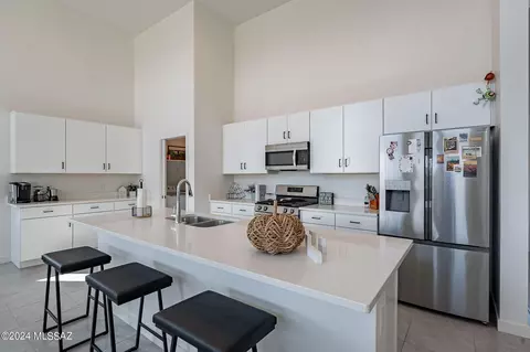 Kitchen - 13280 E Cloudy Heights Pl, Vail, AZ 85641 photo 2 of 9