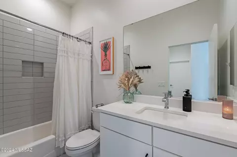 Bath - 13280 E Cloudy Heights Pl, Vail, AZ 85641 photo 4 of 5