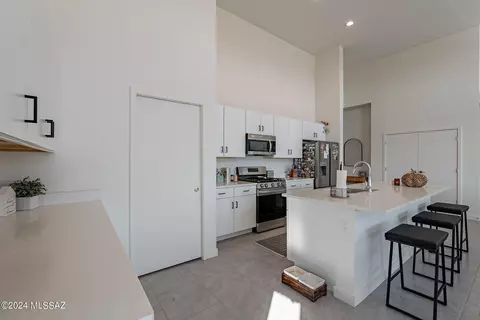 Kitchen - 13280 E Cloudy Heights Pl, Vail, AZ 85641 photo 9 of 9