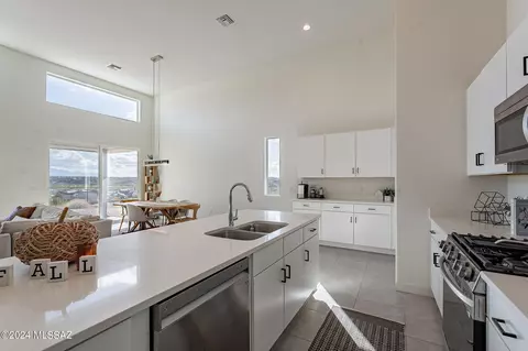 Kitchen - 13280 E Cloudy Heights Pl, Vail, AZ 85641 photo 7 of 9