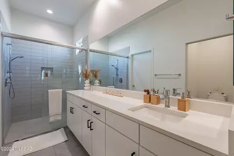 Bath - 13280 E Cloudy Heights Pl, Vail, AZ 85641 photo 1 of 5