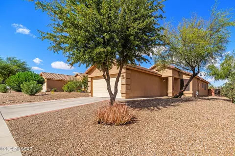 660 W Echo Mesa Dr, Green Valley, AZ 85614