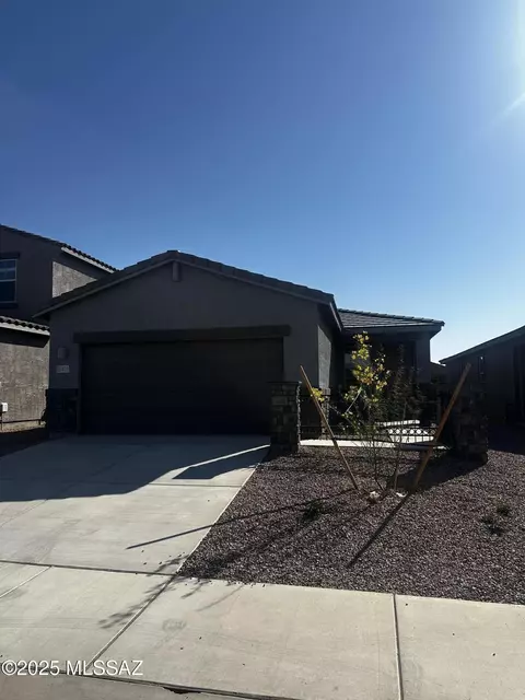 10411 W Granderson St, Marana, AZ 85653