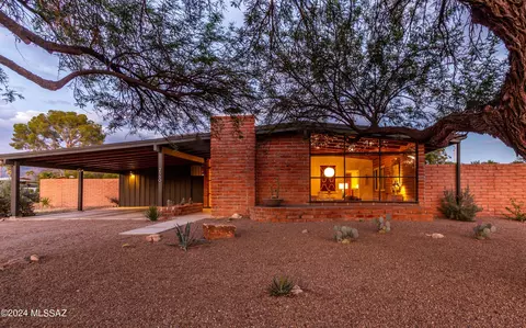 2560 N Indian Ridge Dr, Tucson, AZ 85715