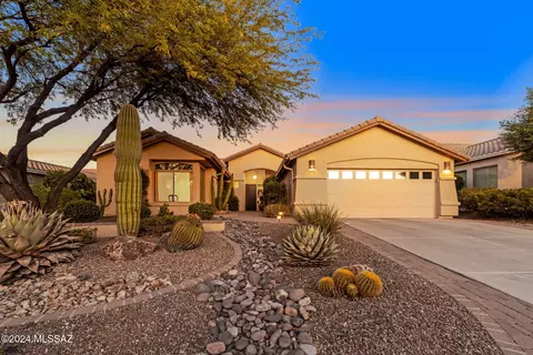 1142 N Laurel Glen Dr, Green Valley, AZ 85614