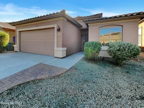 8966 S Silkwood Ln, Tucson, AZ 85756