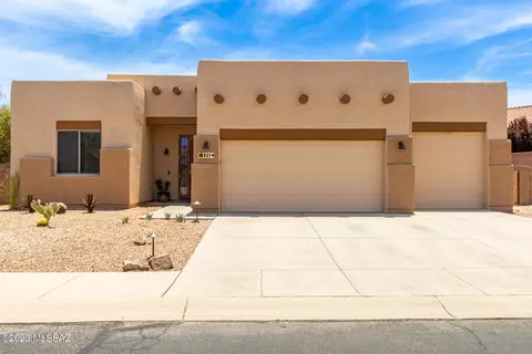8214 N Sombrero Point Dr, Tucson, AZ 85743