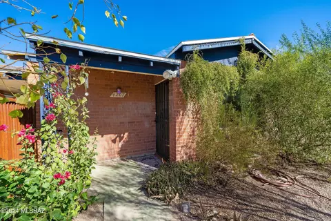 4207 E Waverly St, Tucson, AZ 85712