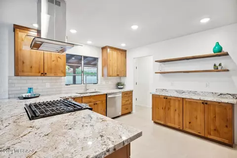 Kitchen - 6410 E Printer Udell St, Tucson, AZ 85710 photo 3 of 4