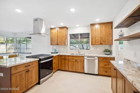 Kitchen - 6410 E Printer Udell St, Tucson, AZ 85710 photo 2 of 4