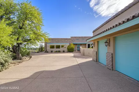 Exterior - 4645 E Coachlight Ln, Tucson, AZ 85718 photo 4 of 12