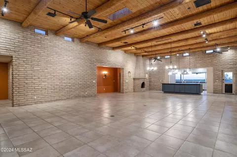 Living - 4645 E Coachlight Ln, Tucson, AZ 85718 photo 2 of 4