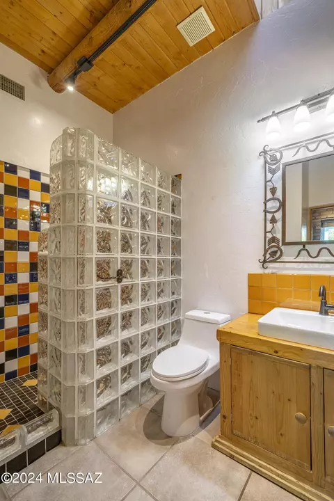 Bath - 4645 E Coachlight Ln, Tucson, AZ 85718 photo 4 of 4