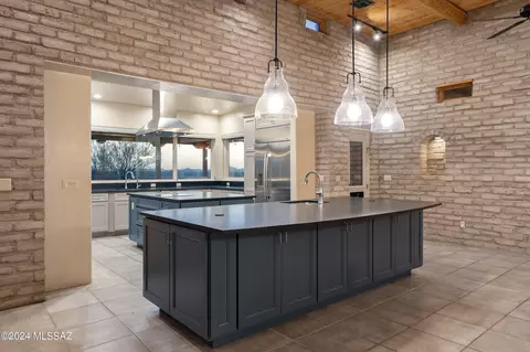 Kitchen - 4645 E Coachlight Ln, Tucson, AZ 85718 photo 2 of 5