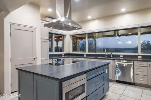 Kitchen - 4645 E Coachlight Ln, Tucson, AZ 85718 photo 5 of 5