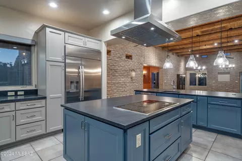 Kitchen - 4645 E Coachlight Ln, Tucson, AZ 85718 photo 3 of 5