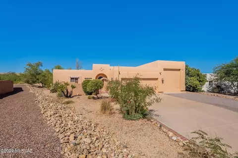 748 S Camino Del Portillo, Green Valley, AZ 85614