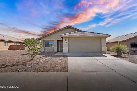 9462 N Scarlet Tanager Ln, Tucson, AZ 85742