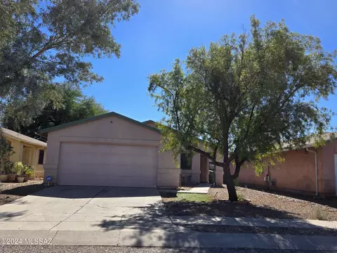 1637 W Almaca Ct, Tucson, AZ 85746