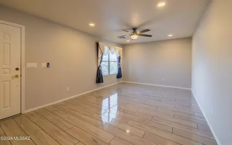 8762 E Getsinger Ln, Tucson, AZ 85747 photo 3