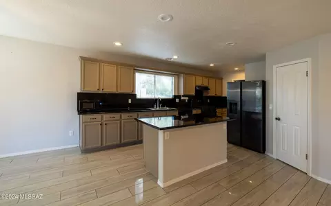 8762 E Getsinger Ln, Tucson, AZ 85747 photo 6