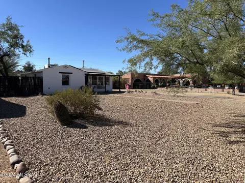 Exterior - 1128 E Hedrick Dr, Tucson, AZ 85719 photo 2 of 9