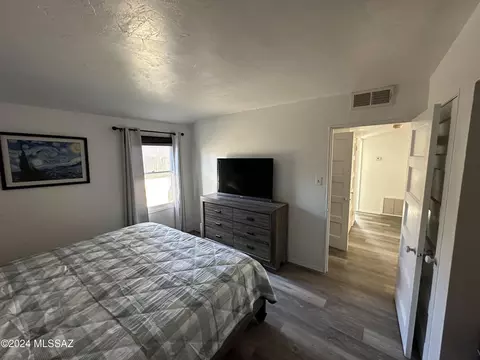 Bedroom - 1128 E Hedrick Dr, Tucson, AZ 85719 photo 3 of 6