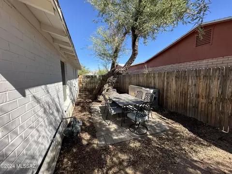 Exterior - 1128 E Hedrick Dr, Tucson, AZ 85719 photo 9 of 9