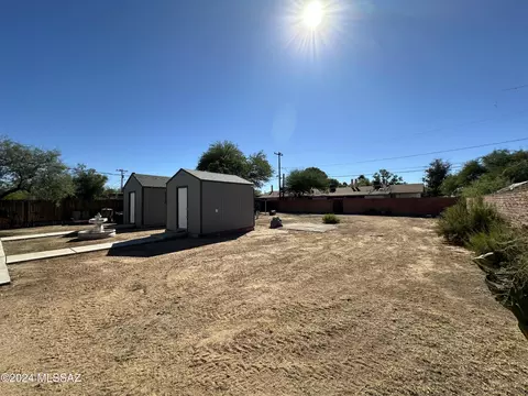 Exterior - 1128 E Hedrick Dr, Tucson, AZ 85719 photo 7 of 9