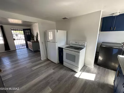 Kitchen - 1128 E Hedrick Dr, Tucson, AZ 85719 photo 5 of 5