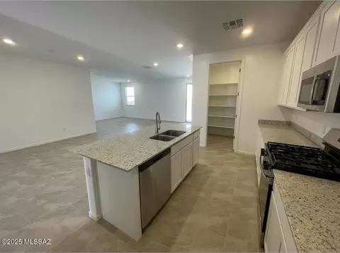 Kitchen - 10835 E Union Hills Dr, Vail, AZ 85641 photo 1 of 2