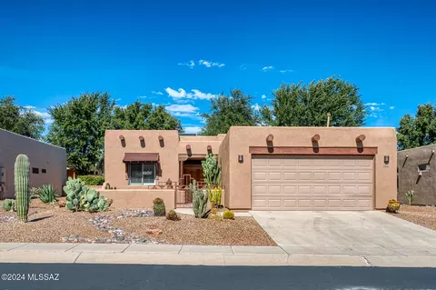 620 W Greenview Pl, Green Valley, AZ 85614