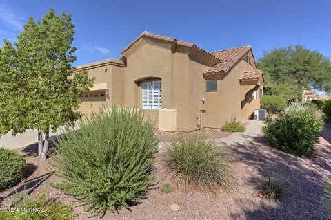 490 W Aspenwood St, Green Valley, AZ 85614