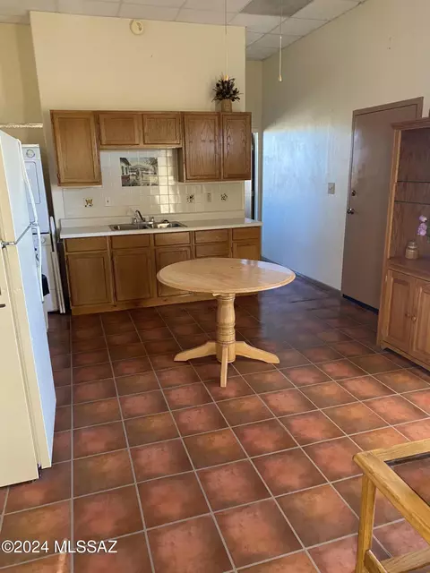 Kitchen - 6 Sunset Ln, Elgin, AZ 85611 photo 2 of 2