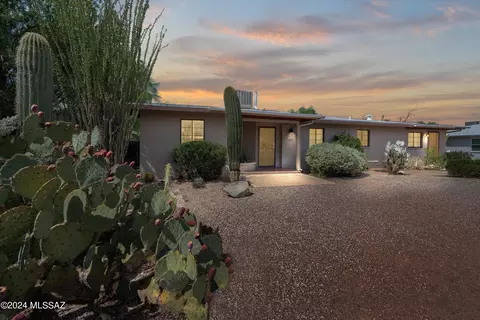 2853 E Chula Vista Dr, Tucson, AZ 85716