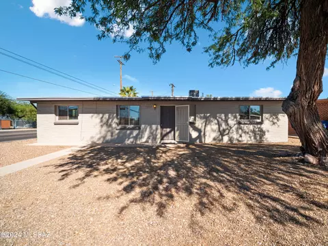 1362 W King Pl, Tucson, AZ 85705